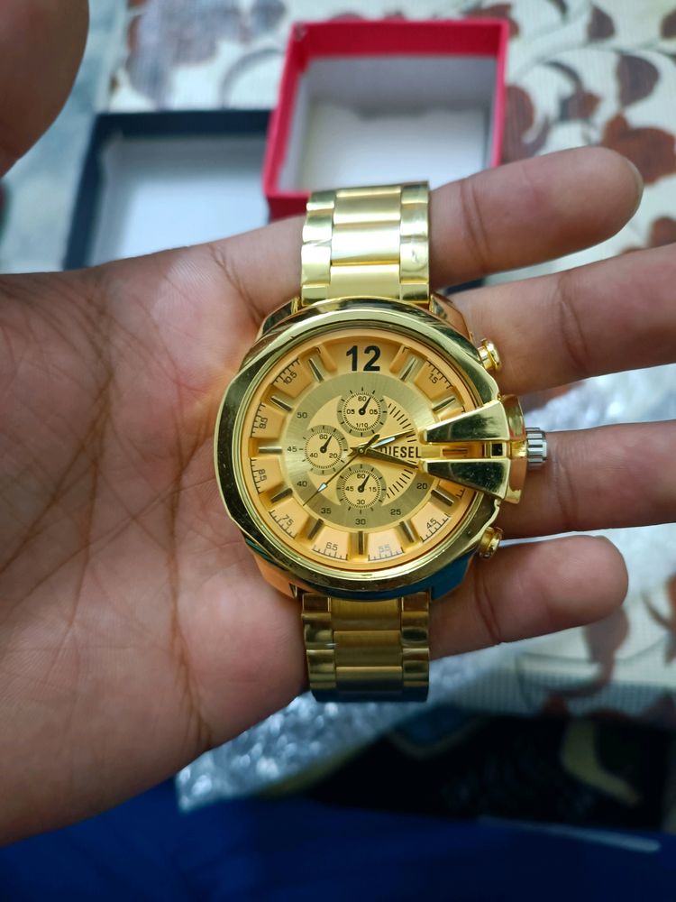 PREMIUM WATCH😍💯GOLDEN COLOUR , Osm Look