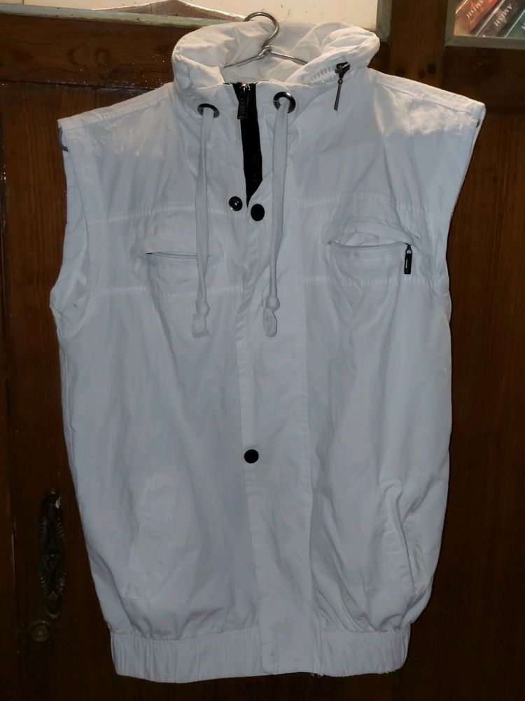 Sleeveless White Cool Jacket