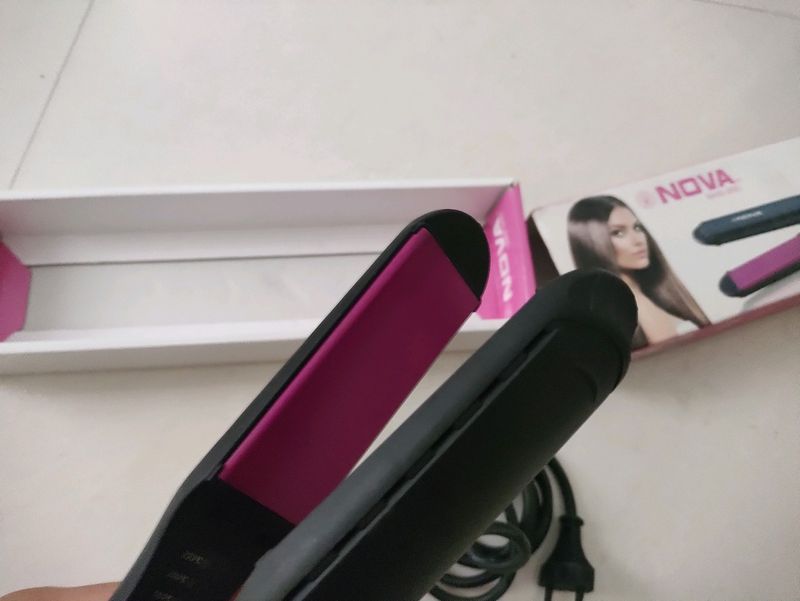 Hair Straightener With Adjustable Settings