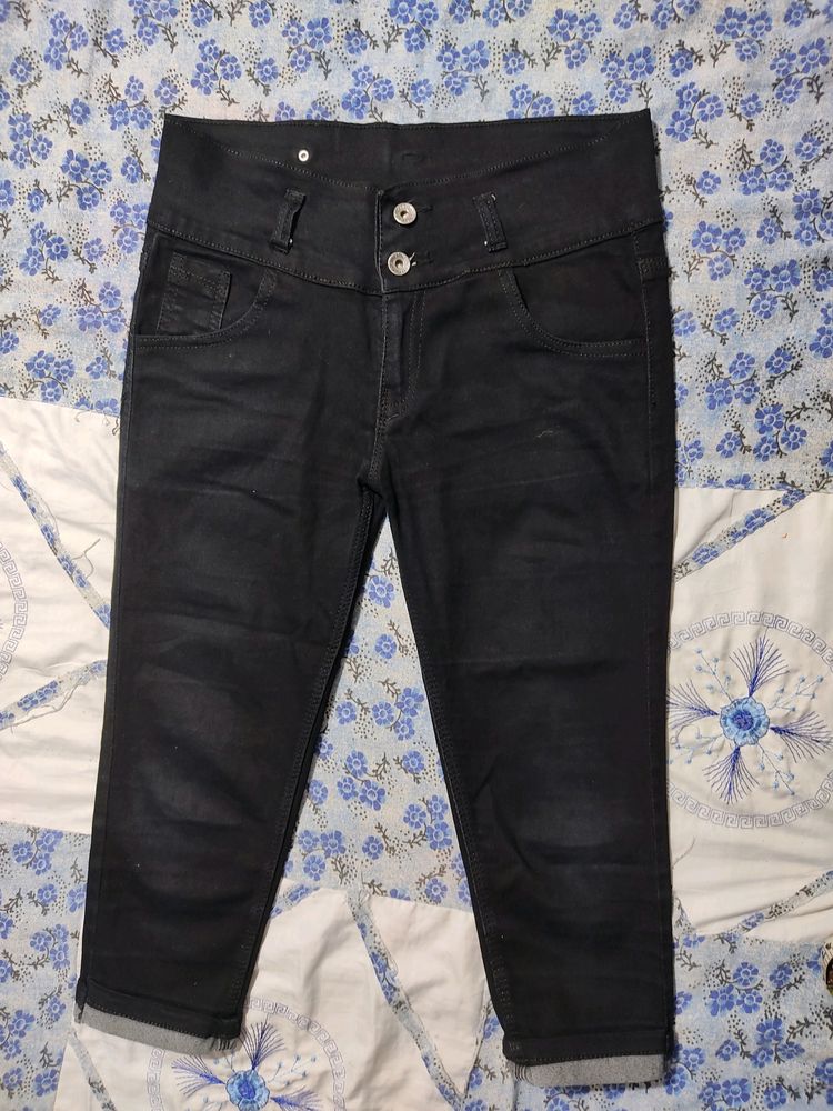 Trendy 3/4 Black Jeans