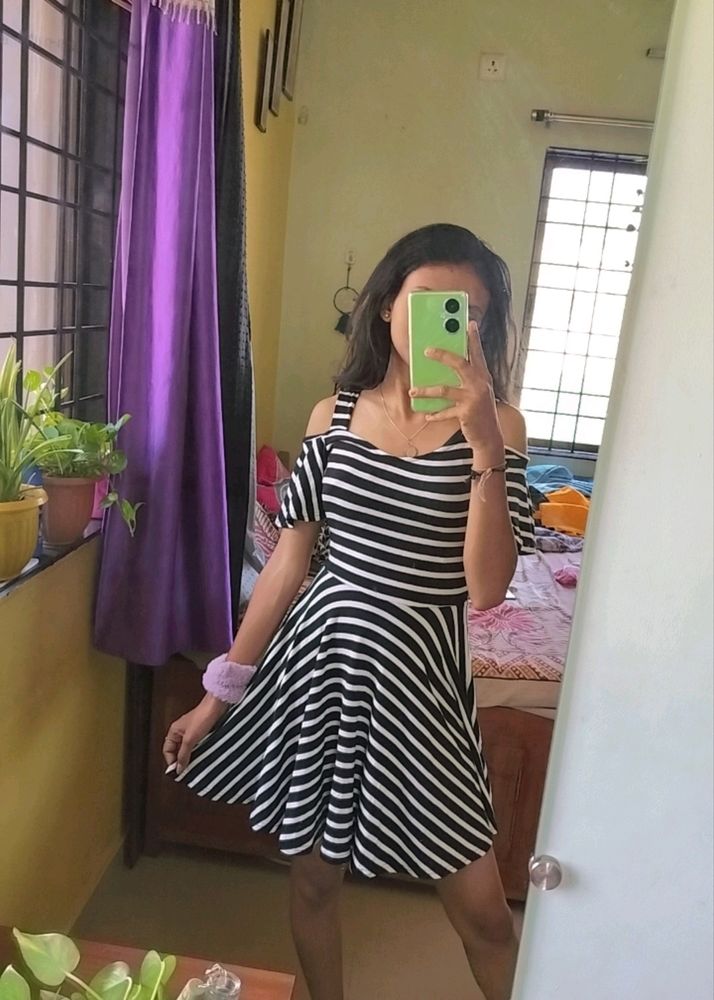 Strip Line Dress / Black & White Dress