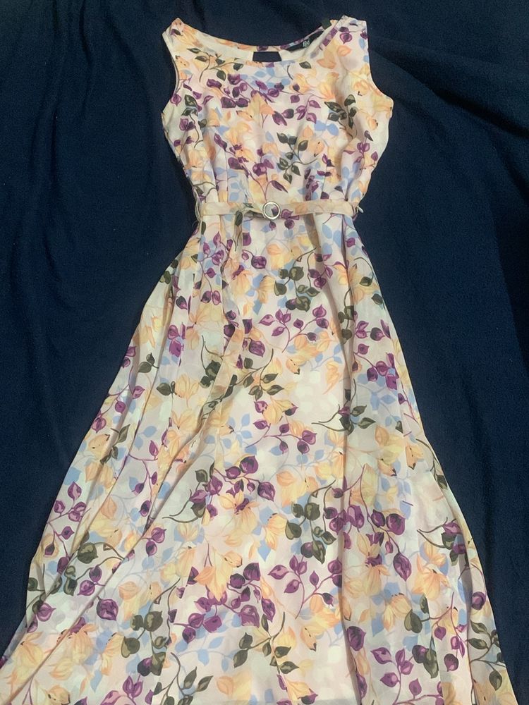 BEAUTIFUL FLORAL LAVENDER DRESS