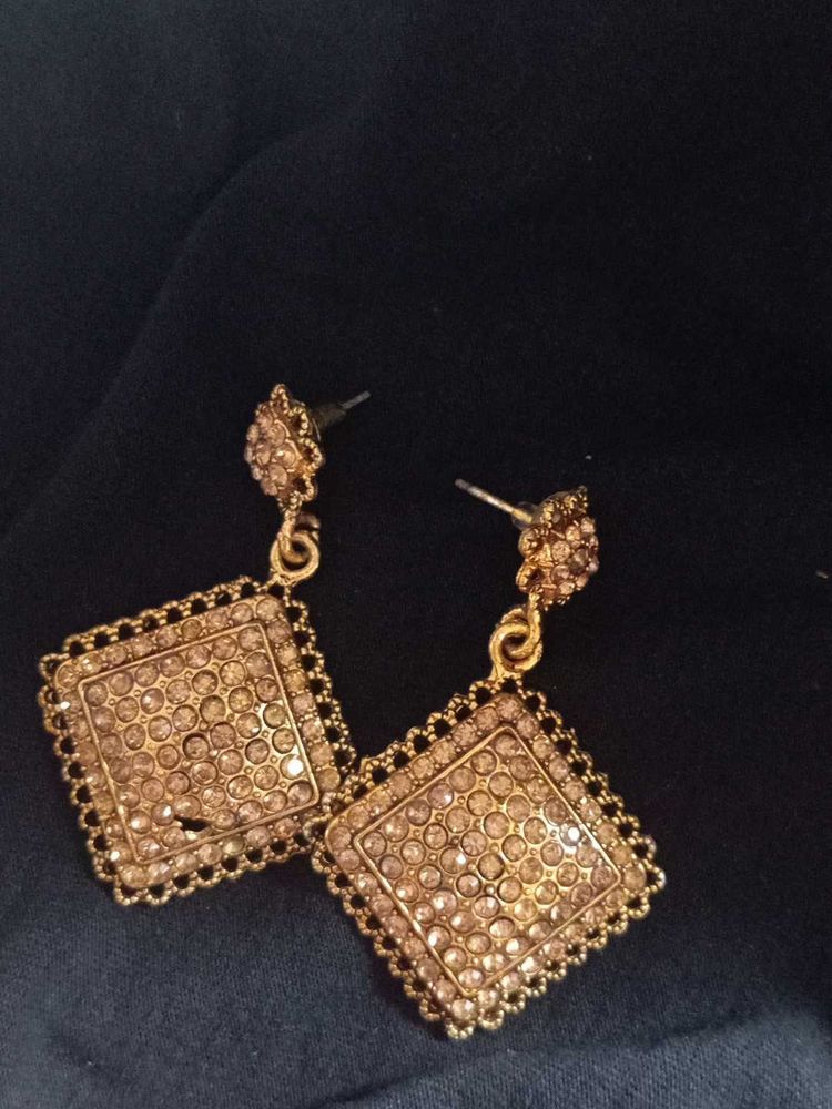 Golden Earrings With Stone Work