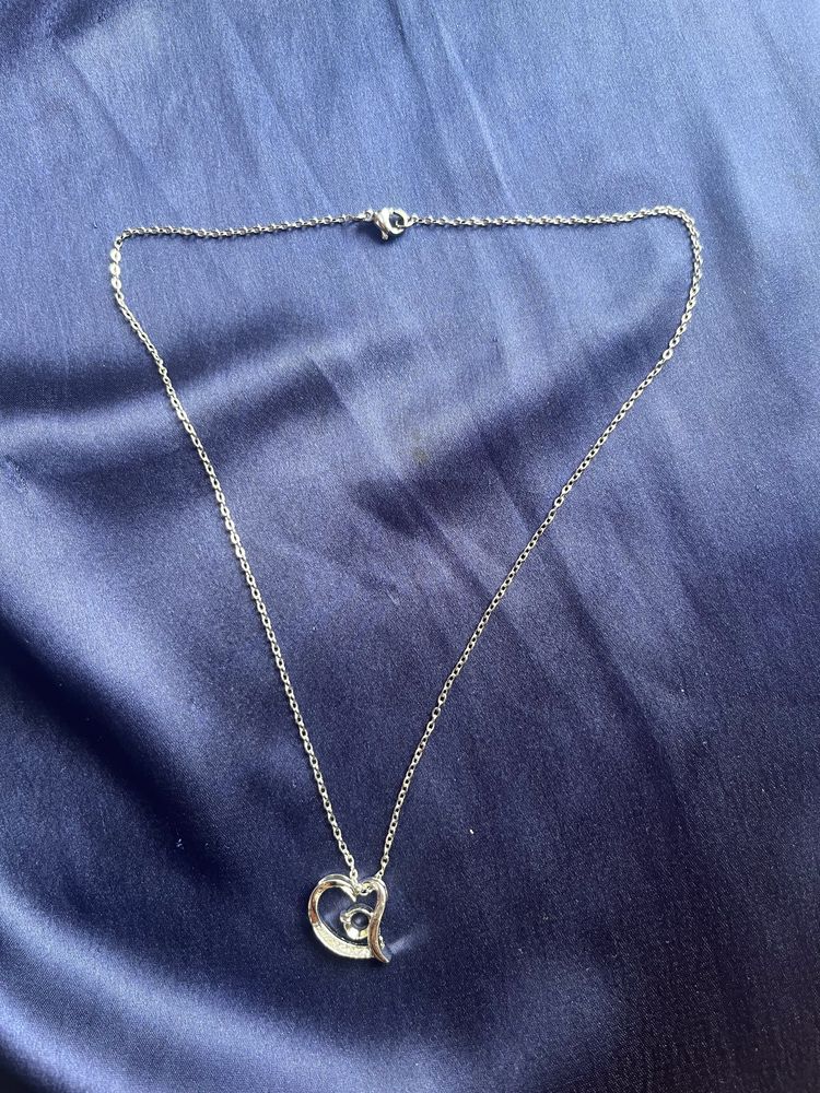 A Beautiful Silver Heart Shaped Chain