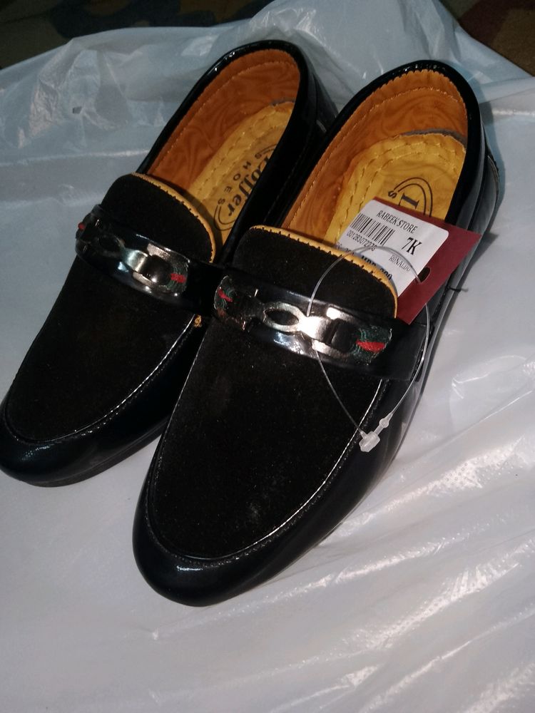 Vetvet Shoe For Boys