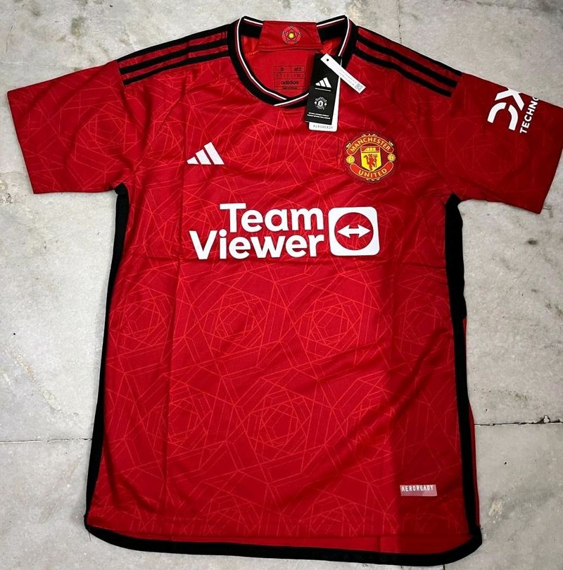 MANCHESTER UNITED NEW HOME JERSEY SIZE - S (38)