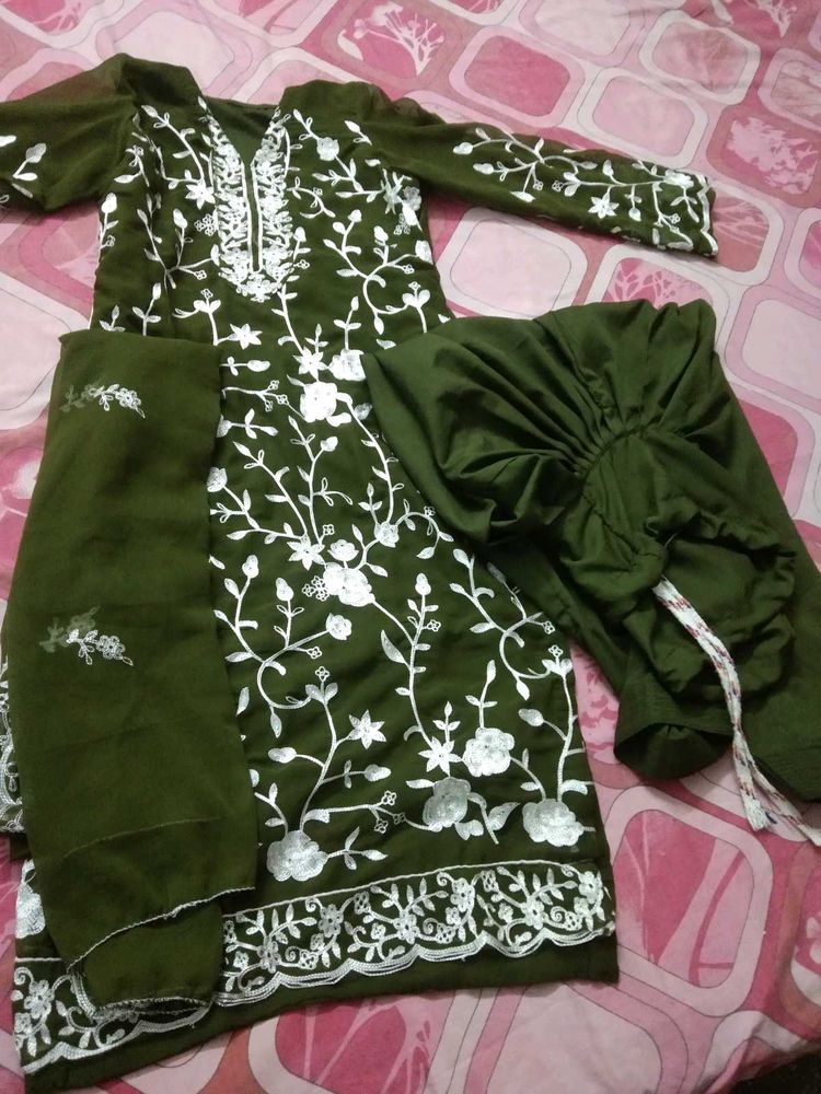 Bottel Green Pakistani Stiched Suits