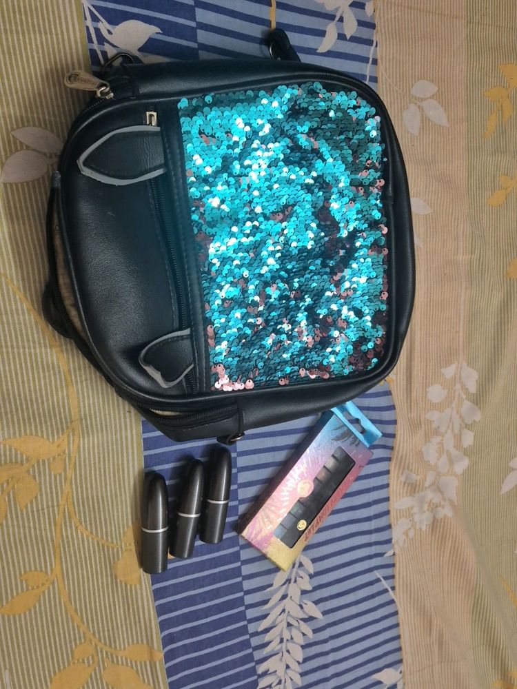 Back.pack + Lipstick +eyeshadow Palatte