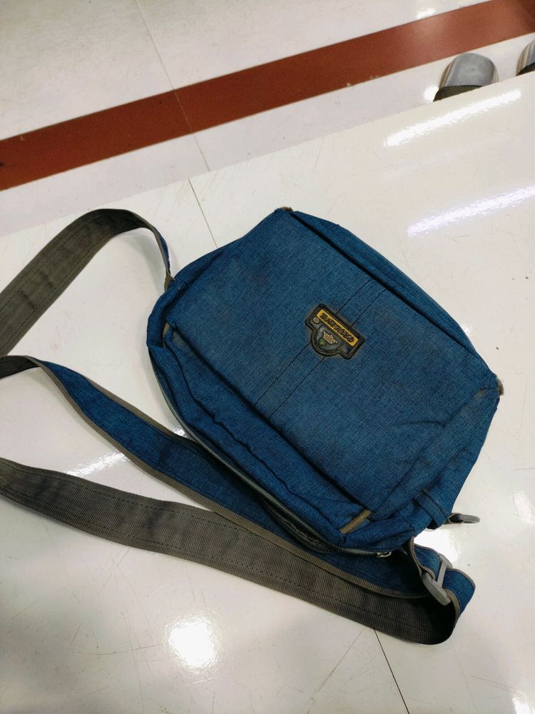 Blue Travel Hand Bag. Good Condition