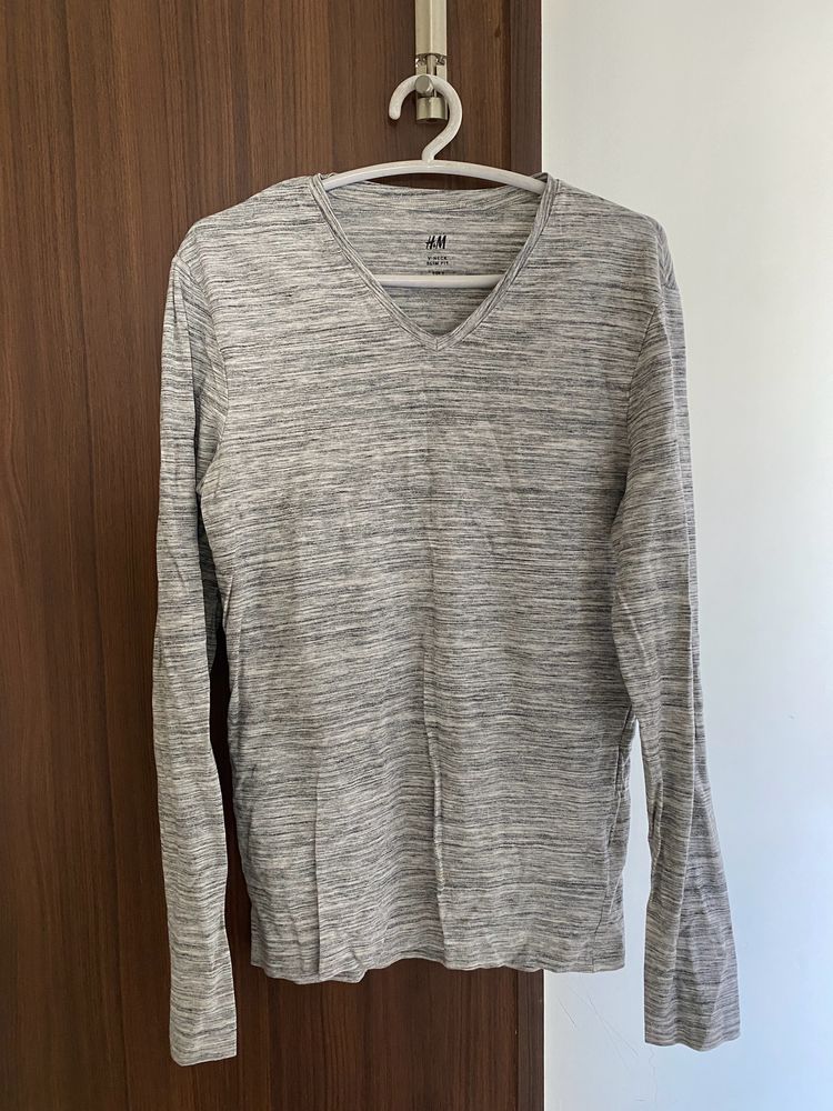 H&M - V-Neck Strechable Shirt