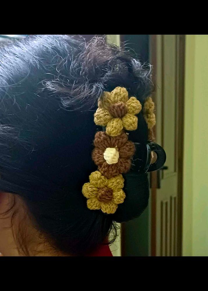 Crochet Flower Clutcher