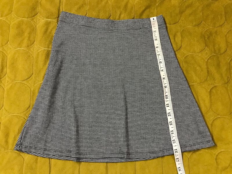 Stretchy Black Checkered Skirt Waist 26-30