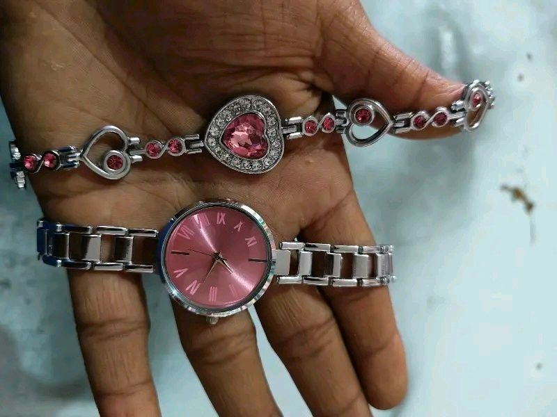 Women watch with bracelet.