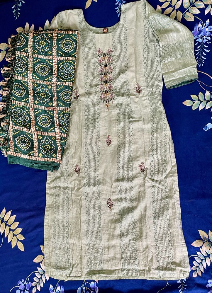 Kurti With Bandhani Print Dupatta