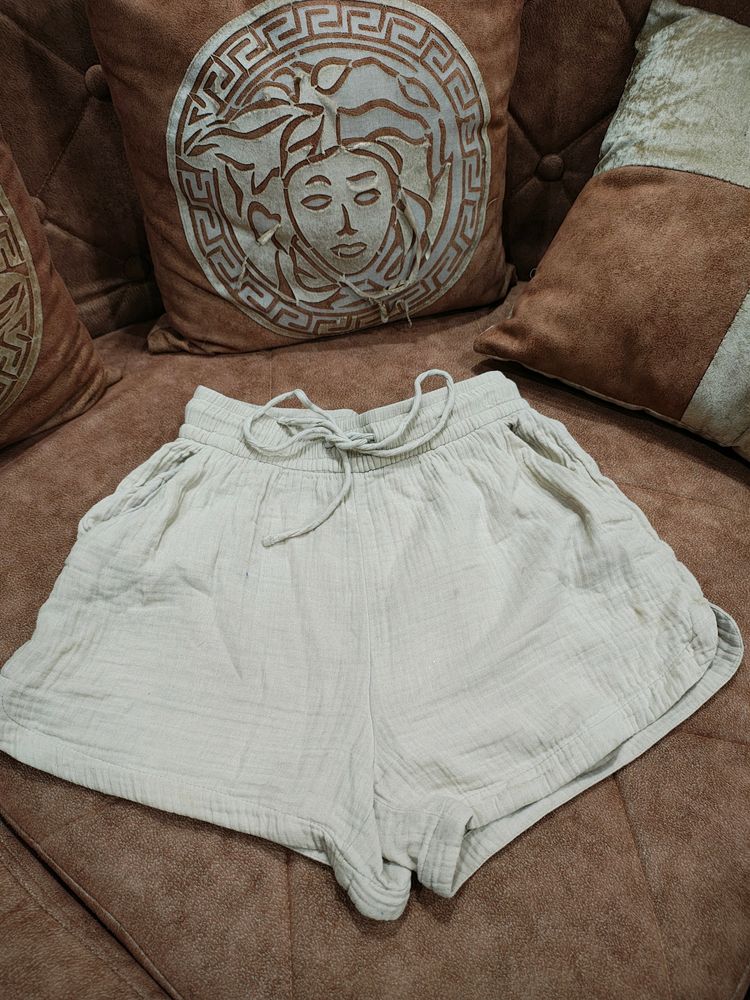 H&M Beige Shorts