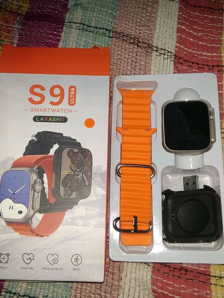 BRAND NEW S9 ULTRA SMARTWATCH WITH WIRELESSCHARGER