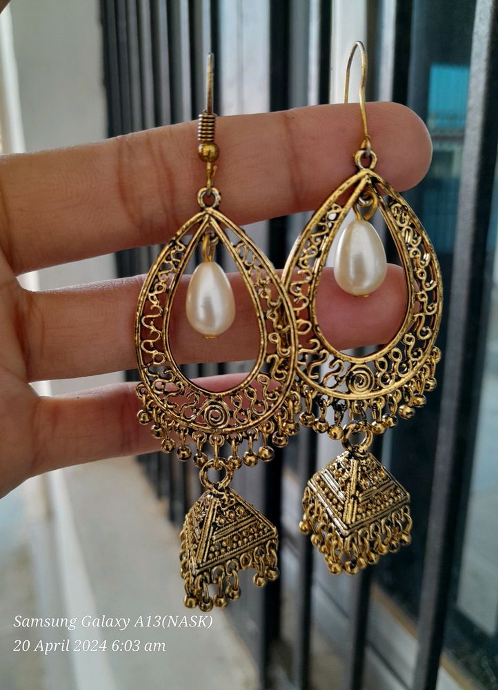 Beautiful Golden Earing.