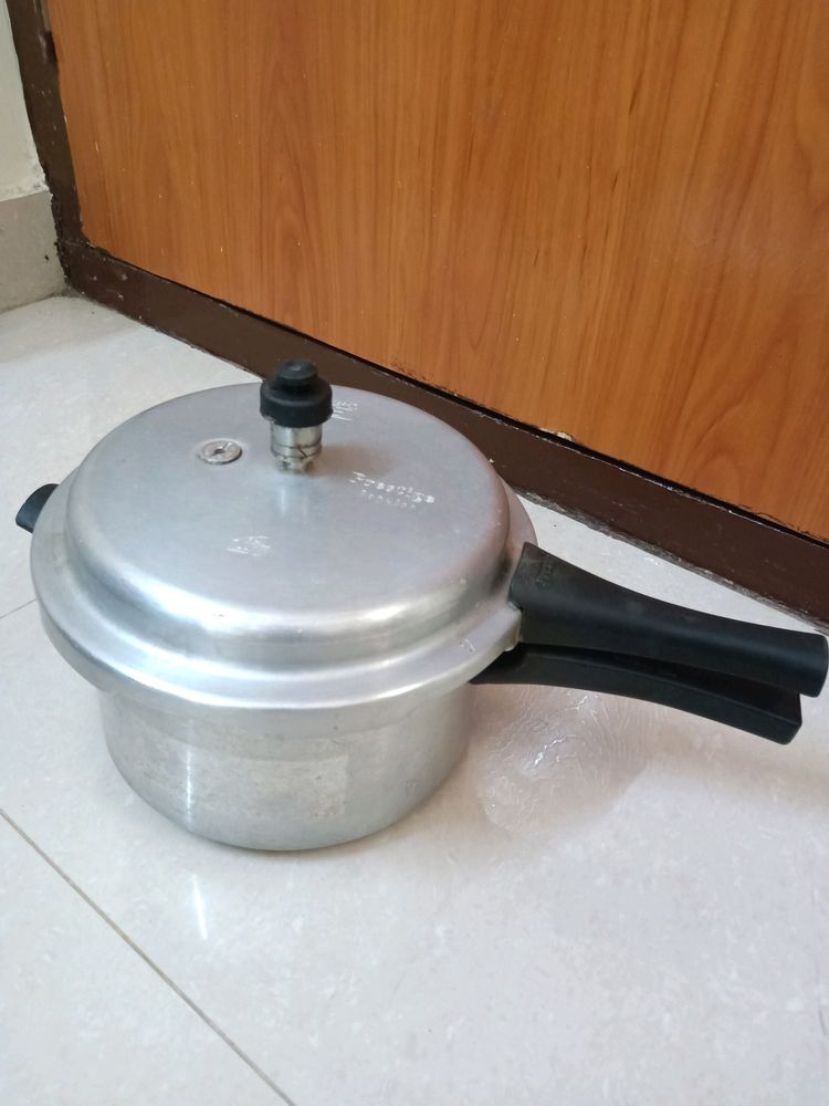 Prestige Pressure Cooker 4 Litre Fully Functional