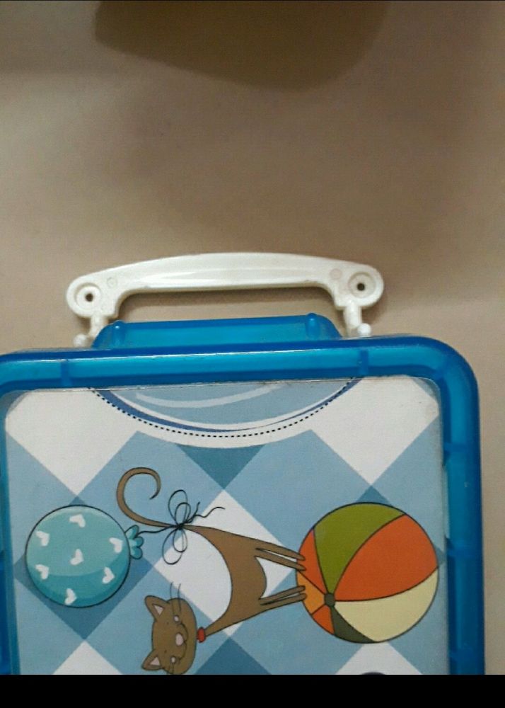 BOX FOR CHILDRENS TO KEEP PENS