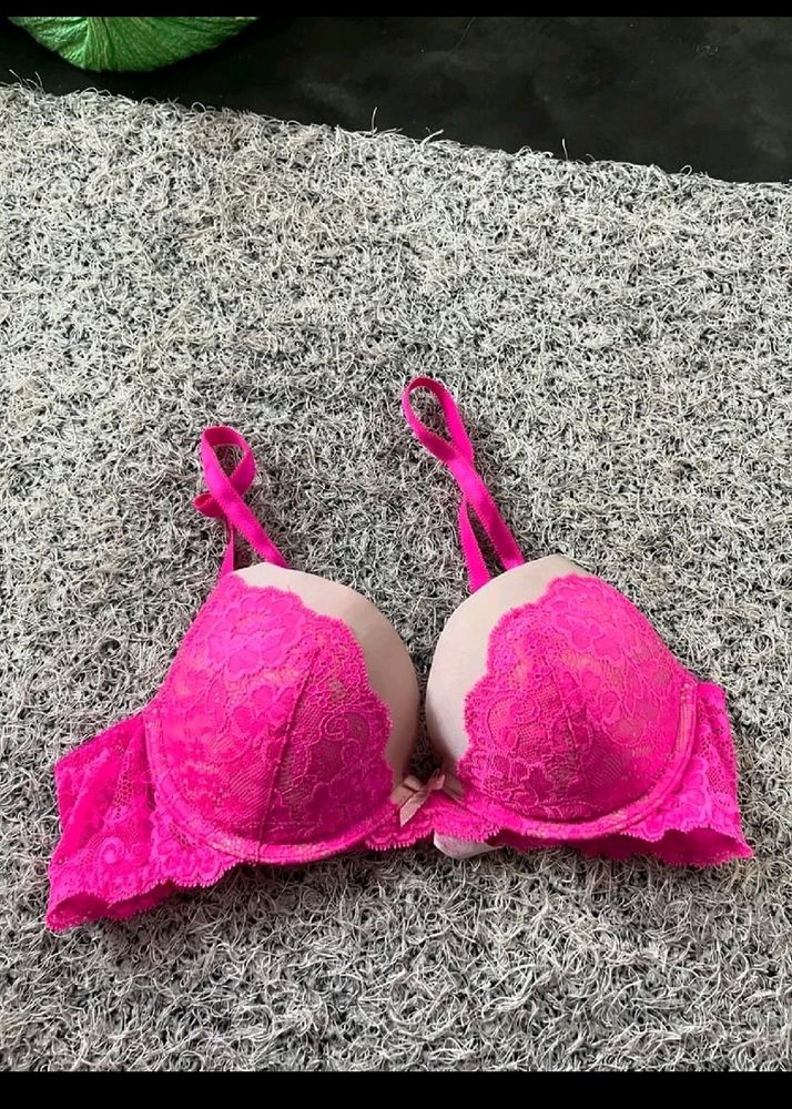 Victoria Secret Bra ..Choose On Insta Order Here