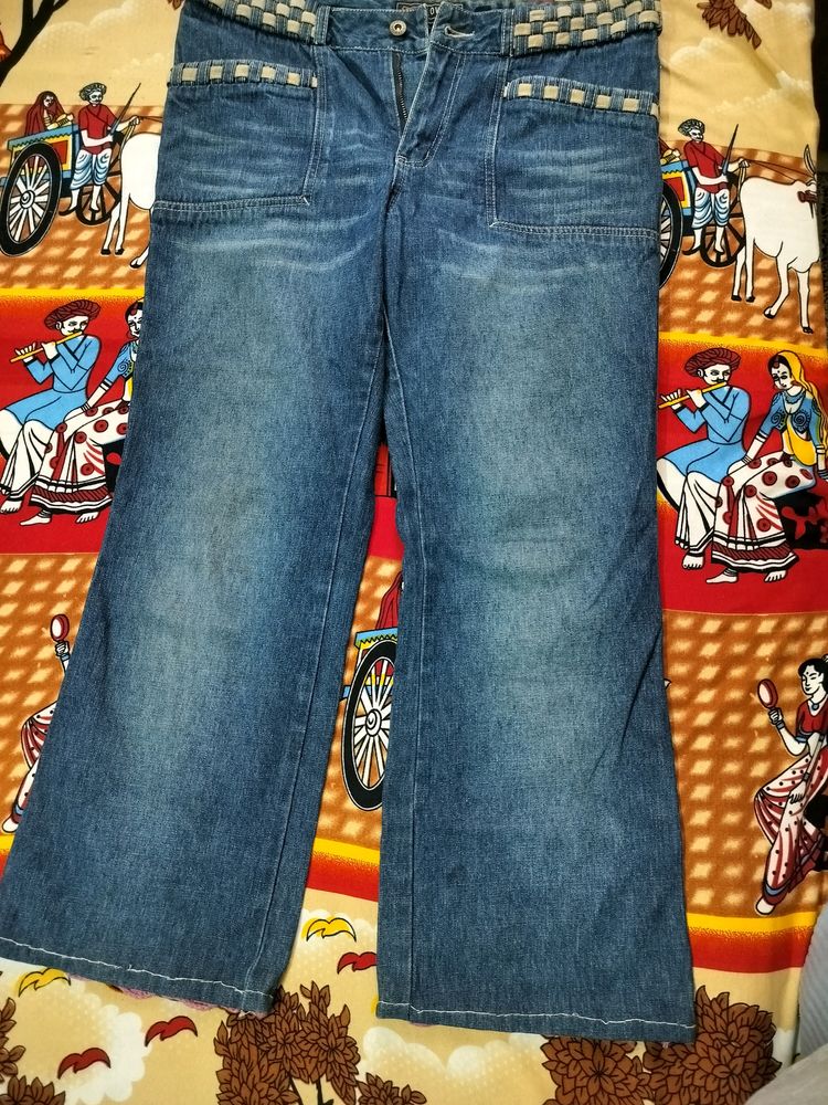 Good Condition Jeans Festival Price 200