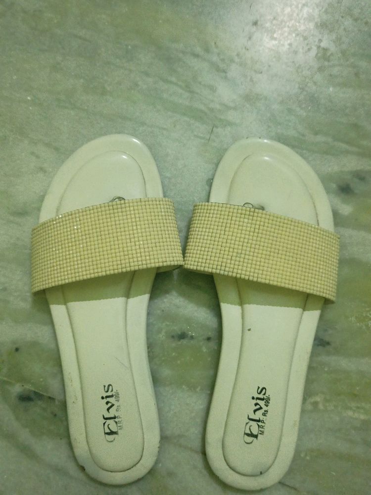 Very Cute White Sandals With Cream Crystals