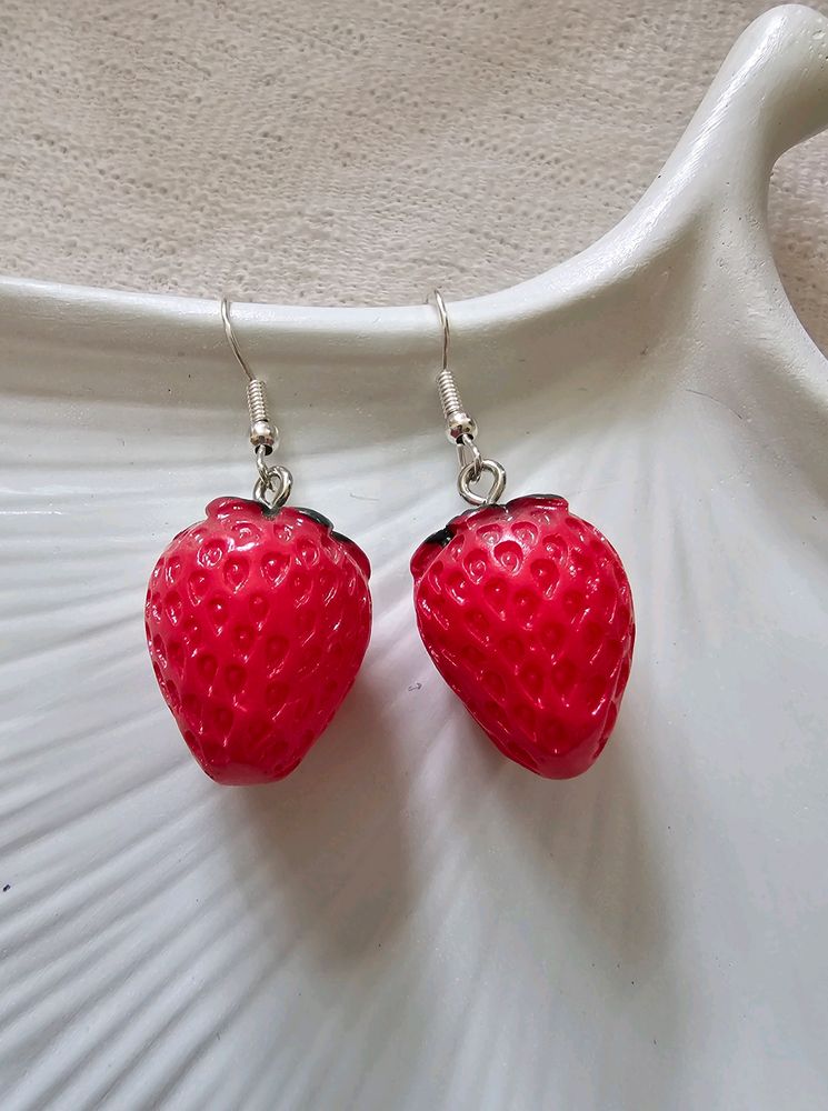 Strawberry Earrings 🍓