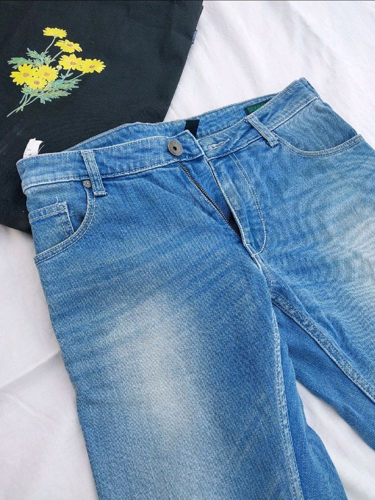 Trendy Ripped Jeans