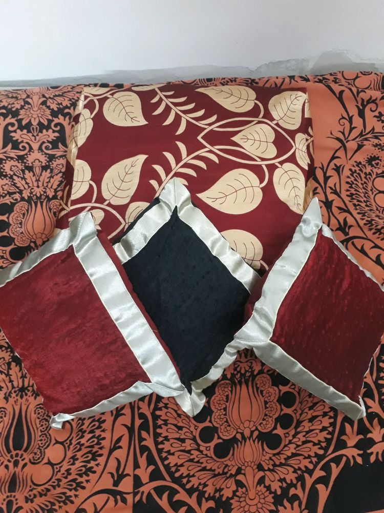 CUSHIONS WITH COVERS