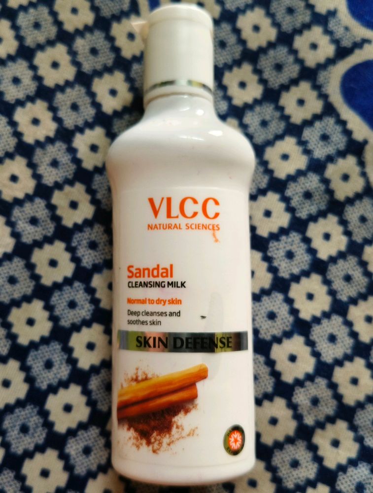 VLCC Sandal Cleansing Milk