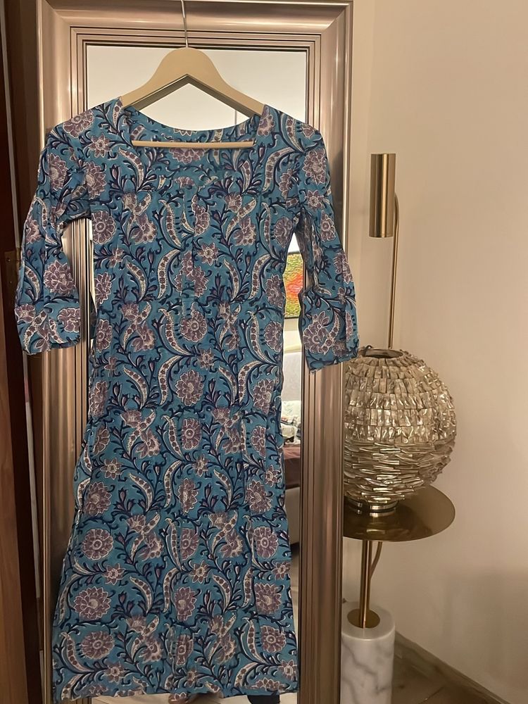 Beautiful Cotton Blue Floral Short Kurta