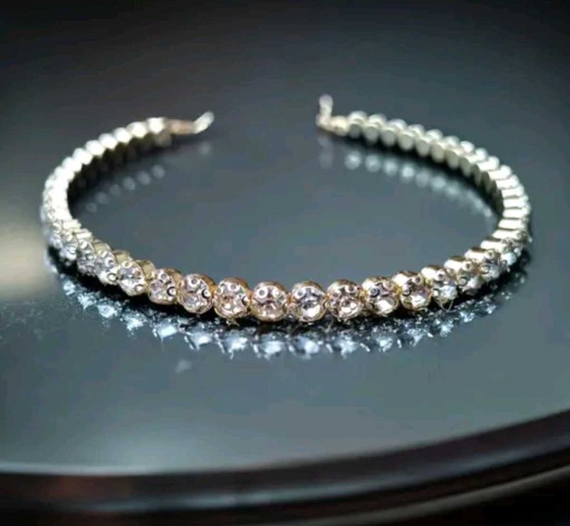 Rhinestone Neck Choker (Silver Colour)