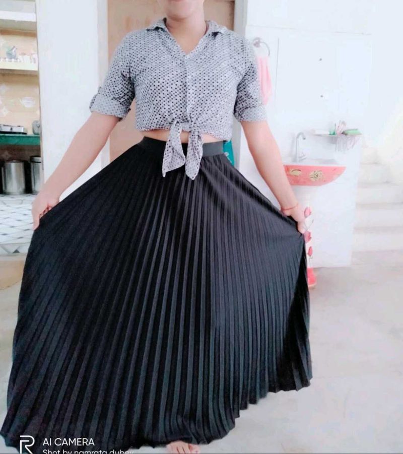 DL Fashion Women Solid Pleated Balck Skirt