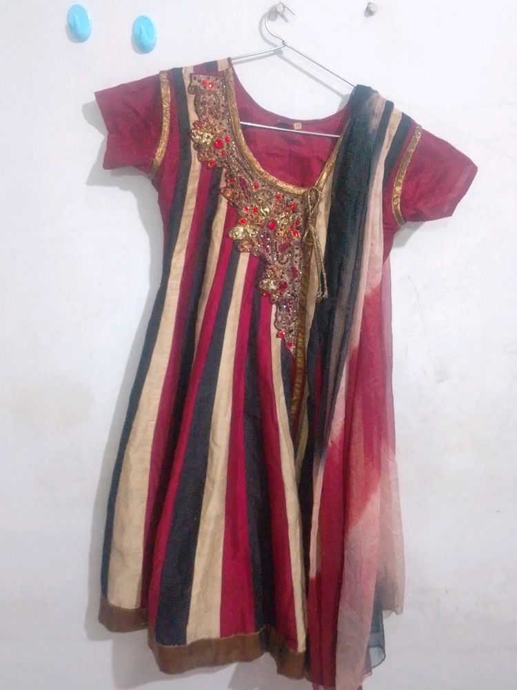 LADIES GOWN