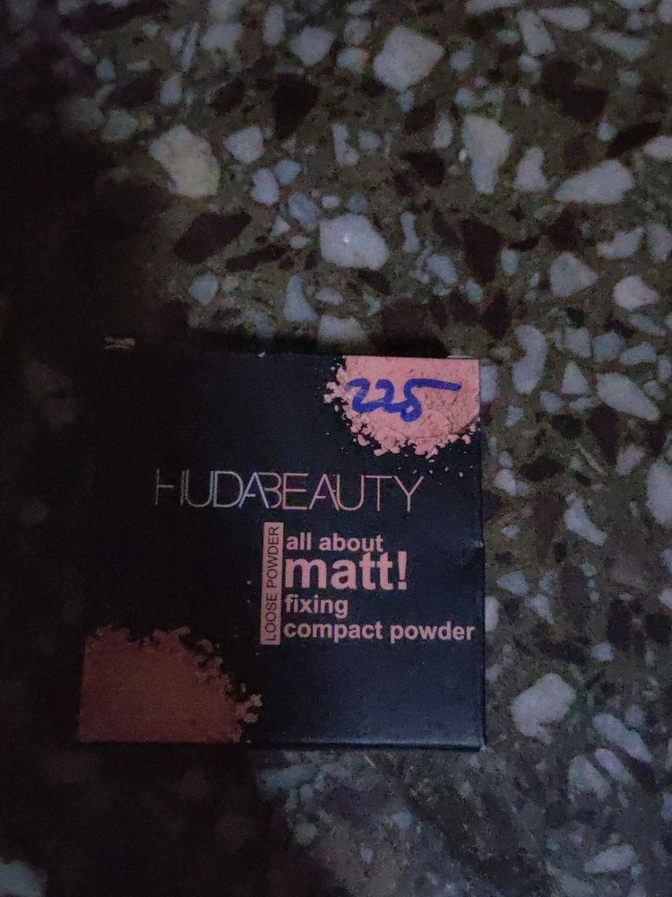 HUDA Beauty Loose Powder