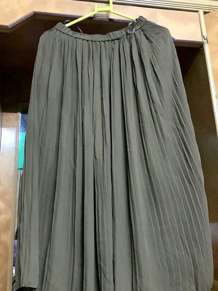 Pleated Skirt Slightly Imperfection