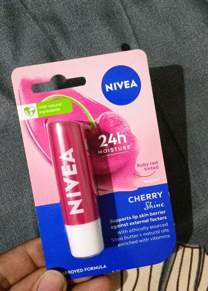 NIVEA Cherry Fruity Shine Lip Balm