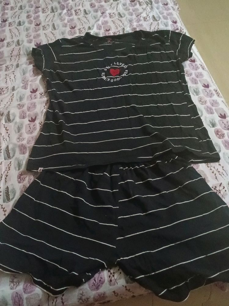 I Selling Black T.Shirt And Shorts,It Used