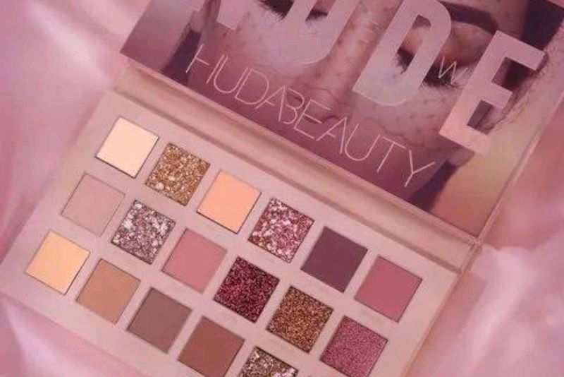 Nude Huda Beauty Eye Shadow Palate