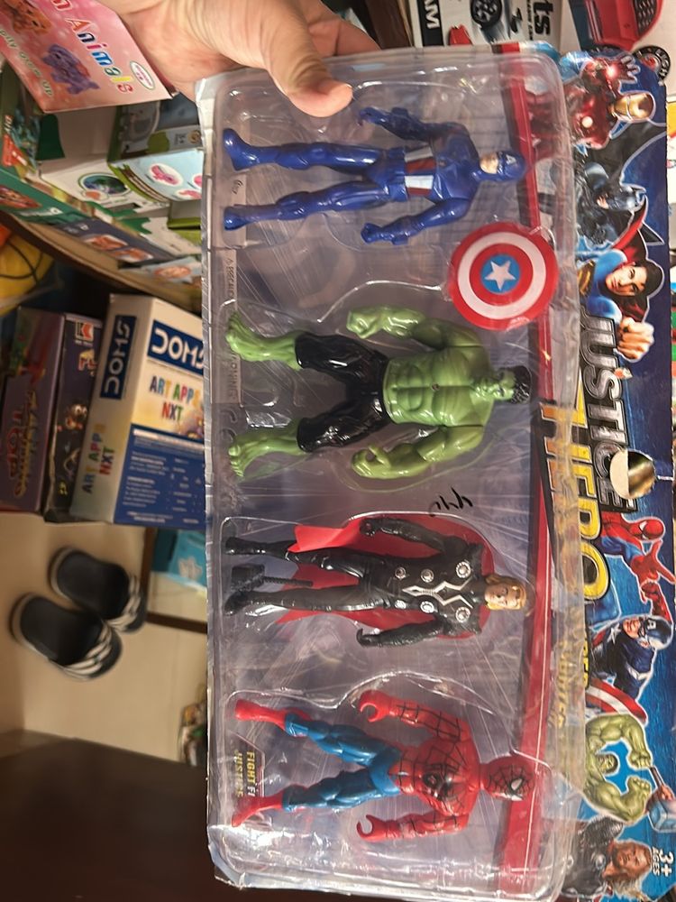 AVENGERS TOYS