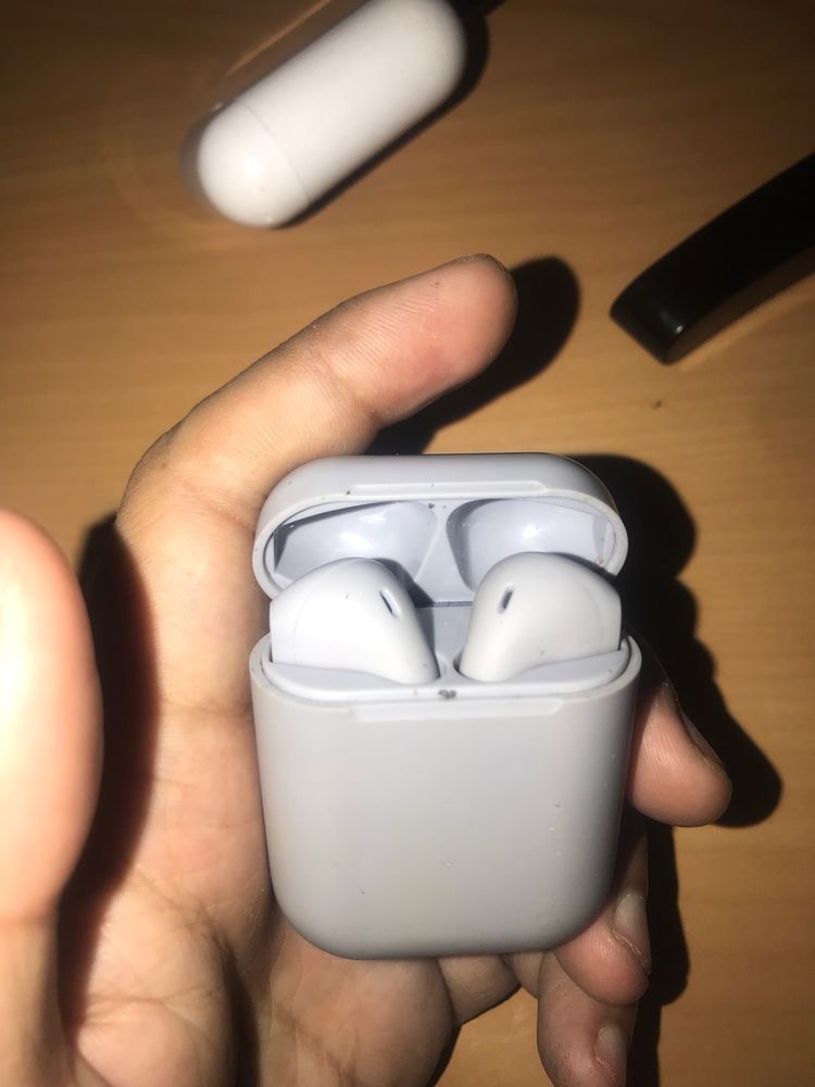 1 Pair Earbuds