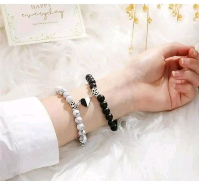 ITS TOTALLY NEW COUPLE BRACELET