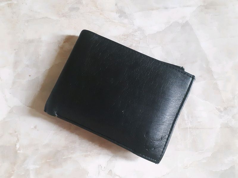 Man Wallet  In Good Condition