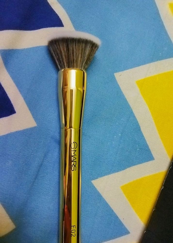 Mars Foundation Brush