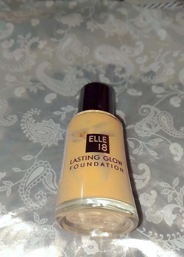 COMBO OFFER EllE 18 Foundation With Golden Jhumka