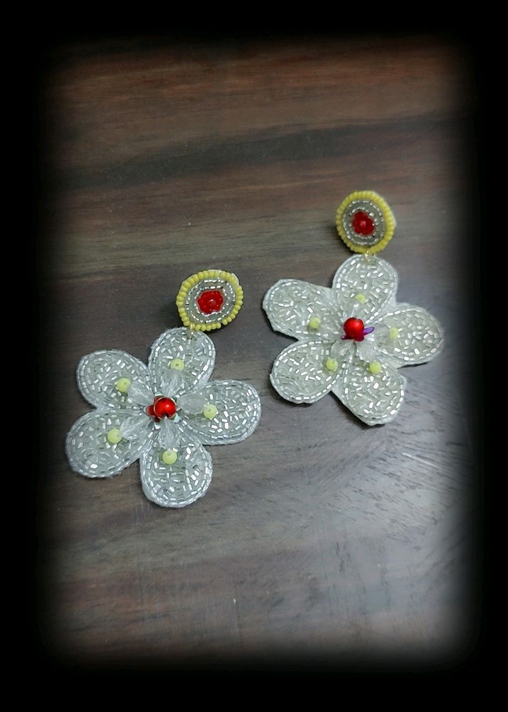 Handmade White Flower Pearl Earings