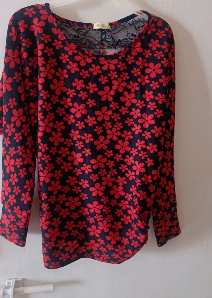 Navy Blue Top With Red Flowers 💙🏵️