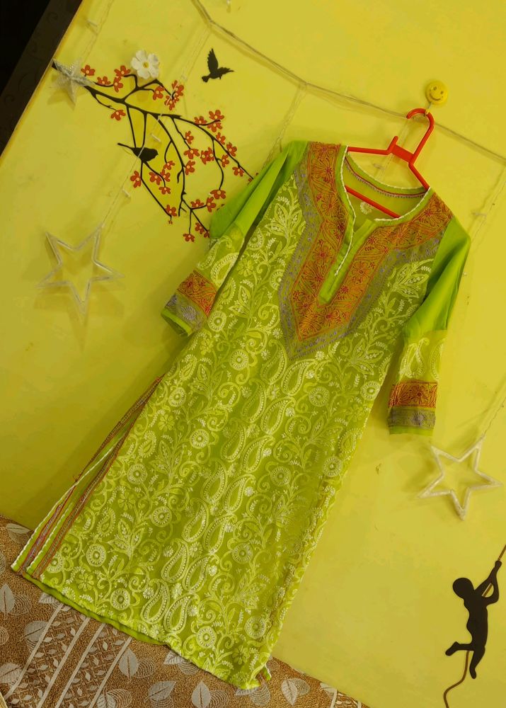 Lucknowi Kurta+ Separate Inner+ Chiffon Dupatta💚