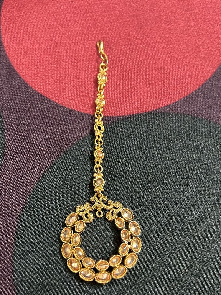 Golden Kundan Maangtikka