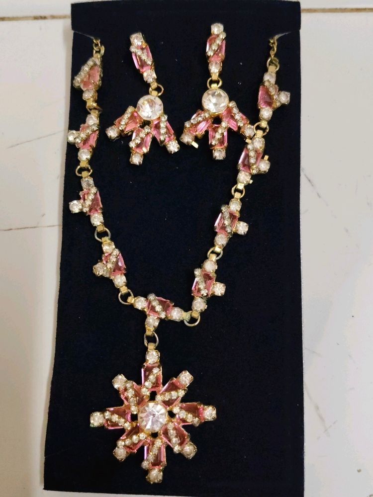 Diamond & Pink Colour Stone Set